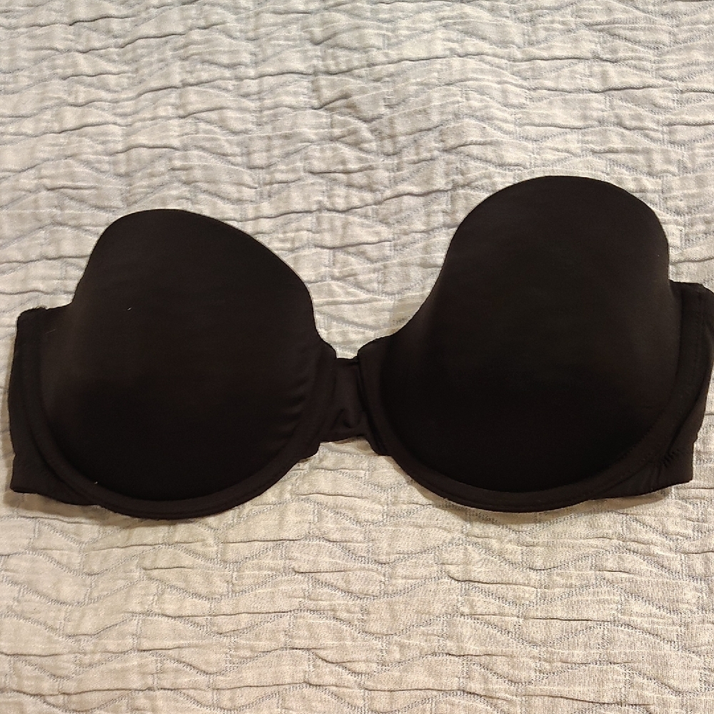 Elegant Black Strapless Bra